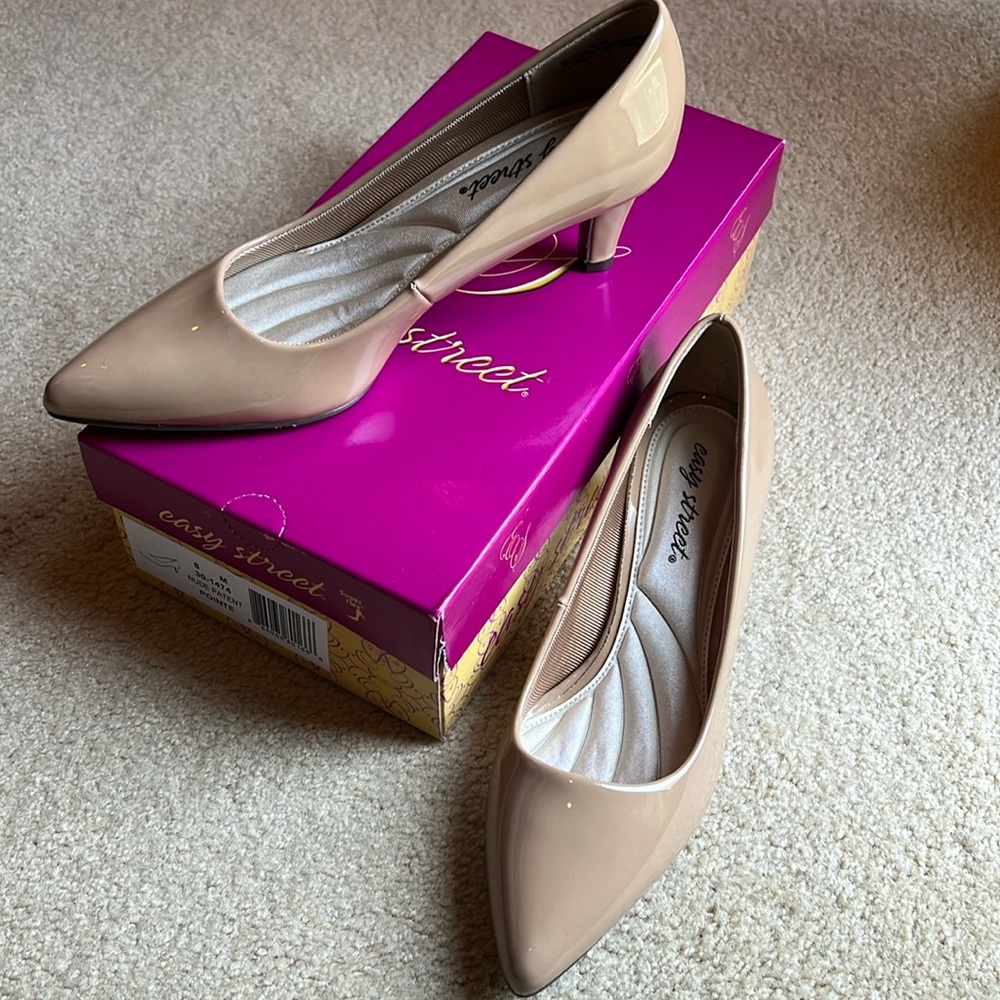 New in box Nude heels